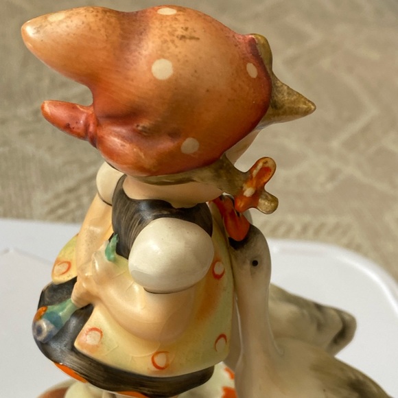 Hummel Goebel Vintage Figurine #47 “Goose Girl” - Picture 14 of 16